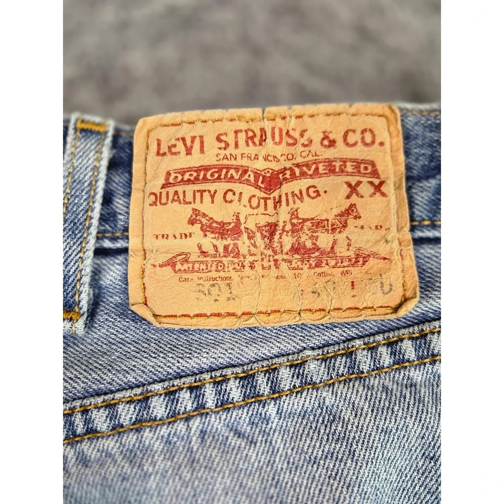 Vintage Levi's 501 Jeans Mens 37x29 Light Wash Blue Button Fly Straight Leg